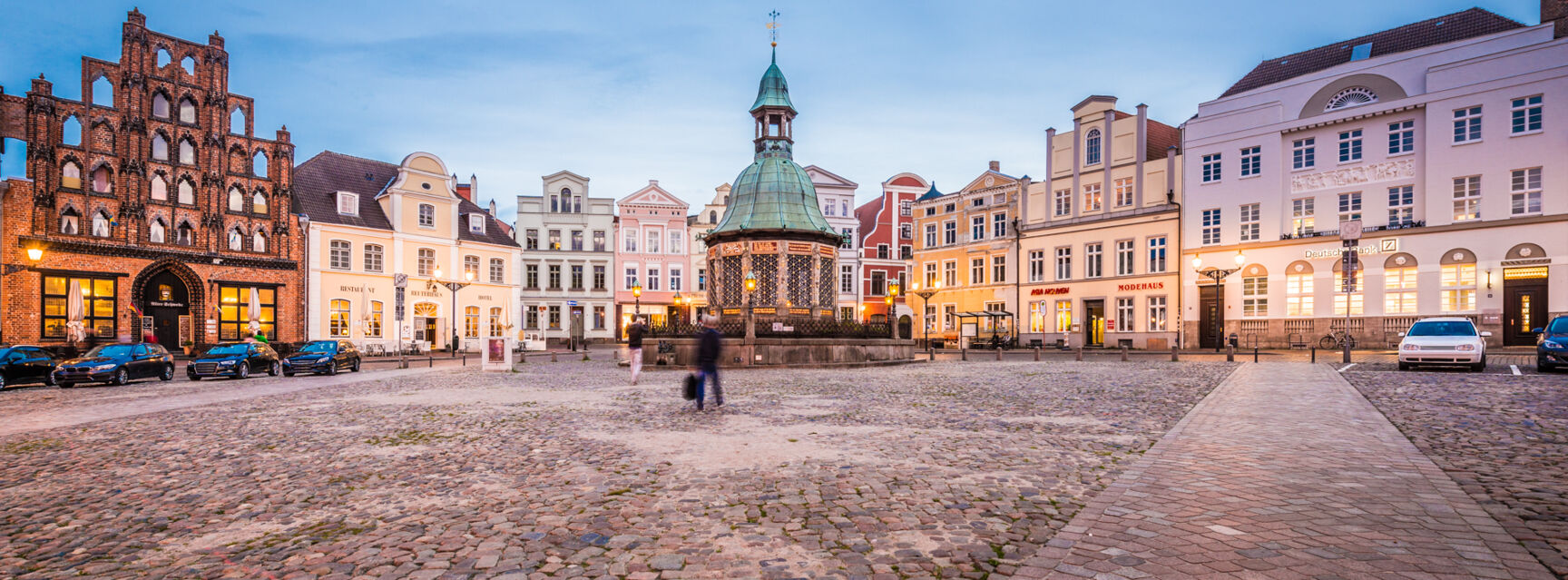 Market square and Wasserkunst