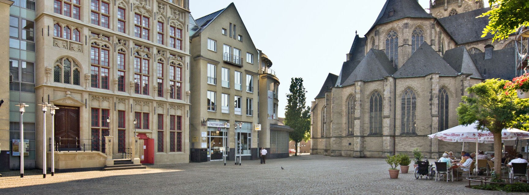 Großer Markt mit Rathausfassade und Dom © Jürgen Bosmann Großer Markt mit Rathausfassade und Dom © Jürgen Bosmann