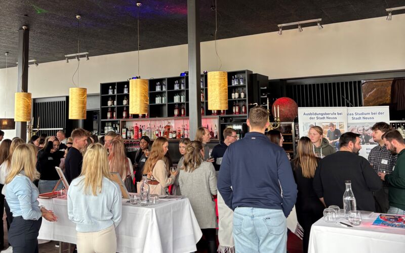 Walk and Talk at the Pegelbar, on invitation of the Hanseatic Society Neuss. Walk and Talk 1_Hamdaoui