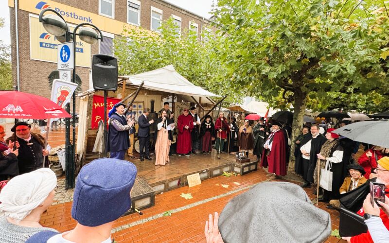 Ceremonial admission: Since the Hanseatic Festival in Wesel, Rees has been part of the Rhenish Hansa – a regional association of the international Union of Cities THE HANSA. Rees Admission to Rhenish Hansa (c) Stadt Rees