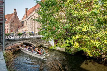 Brügge mit dem Boot ©Jan Darthet, Visit Bruges Brügge mit dem Boot ©Jan Darthet, Visit Bruges