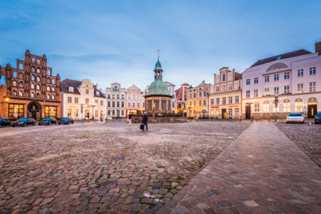 Marktplatz, Wasserkunst auf dem Marktplatz, Giebelhäuser © Anibal Trejo Marktplatz, Wasserkunst auf dem Marktplatz, Giebelhäuser © Anibal Trejo
