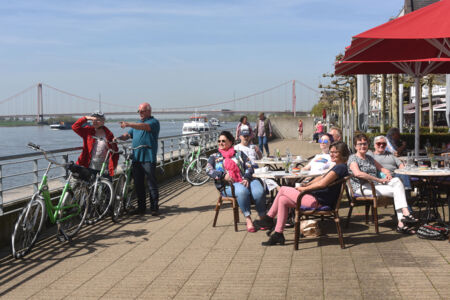 Radeln am Rhein ©WFG Emmerich mbH Radeln am Rhein ©WFG Emmerich mbH