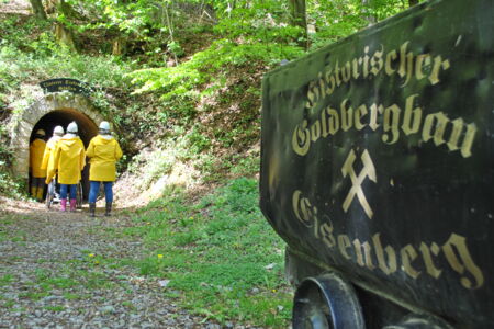 Sehenswürdigkeiten Goldbergwerk Besuchergruppe © Kreis- und Hansestadt Korbach Sehenswürdigkeiten Goldbergwerk Besuchergruppe © Kreis- und Hansestadt Korbach