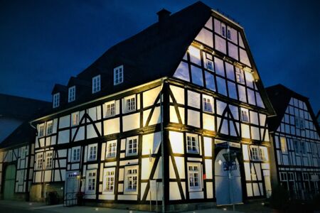 Ältestes Haus Rüthens aus der Hansezeit Haus Buuck blaue Stunde © Forum für Stadtentwicklung