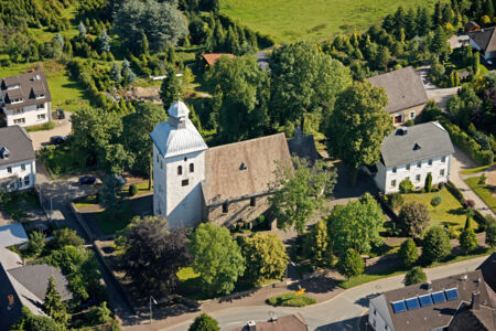 Neuenrade Affelner Kirche St. Lambertus © Hans Blossey Neuenrade Affelner Kirche St. Lambertus © Hans Blossey
