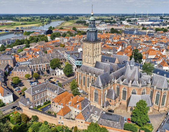 Walburgiskerk_IJssel_dronebeeld_3 © Gemeente Zutphen Walburgiskerk_IJssel_dronebeeld_3 © Gemeente Zutphen