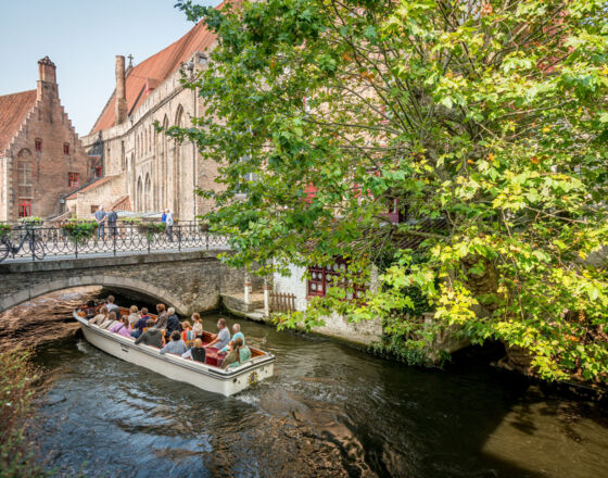 Brügge mit dem Boot ©Jan Darthet, Visit Bruges Brügge mit dem Boot ©Jan Darthet, Visit Bruges