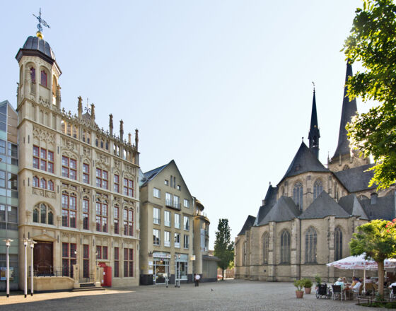 Großer Markt mit Rathausfassade und Dom © Jürgen Bosmann Großer Markt mit Rathausfassade und Dom © Jürgen Bosmann