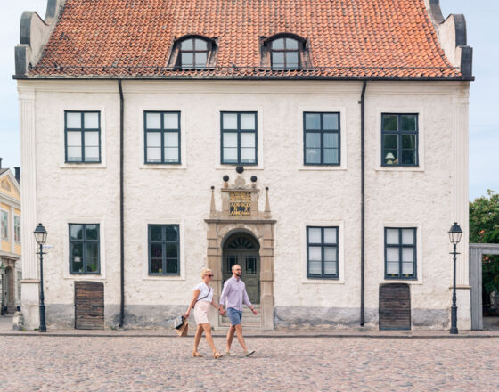 Shopping © Adam Humlesol Shopping © Adam Humlesol