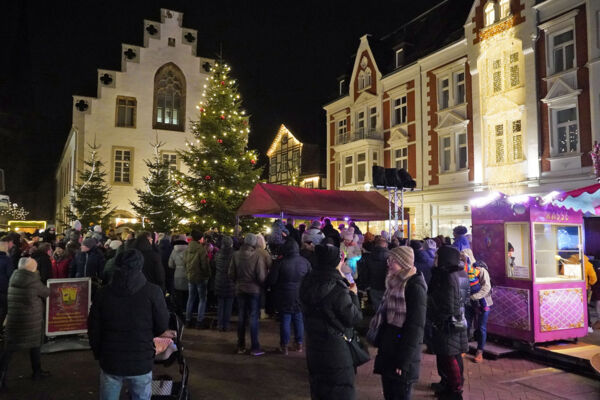 Nikolausmarkt-Rathaus (c) Stadt Brakel