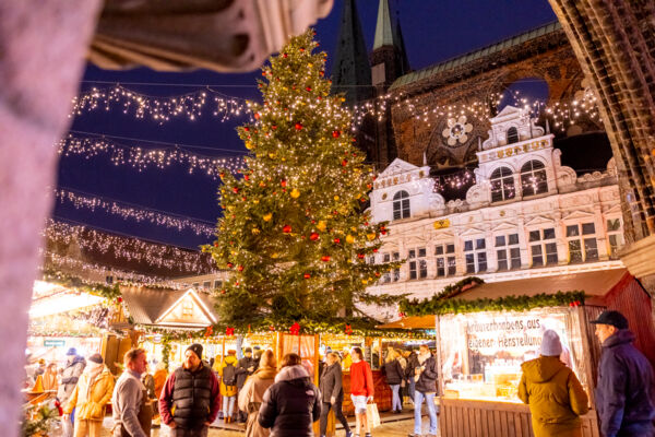 L&uuml;beck_Weihnachtsmarkt auf dem Markt Tanne  &copy; LTM
