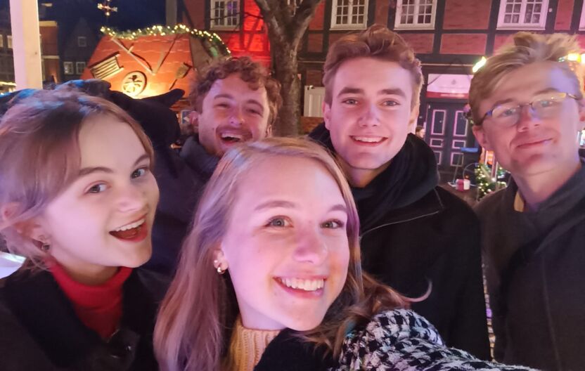 Die Gründungsmitglieder der Norddeutschen Jugendhanse. v.l.n.r.: hinten Leo Staritzbichler, Johannes Schott, Marcel Albrecht sowie vorne: Clara Torborg und Paula Eick Norddeutsche Jugendhanse (c) STADE Marketing und Tourismus GmbH