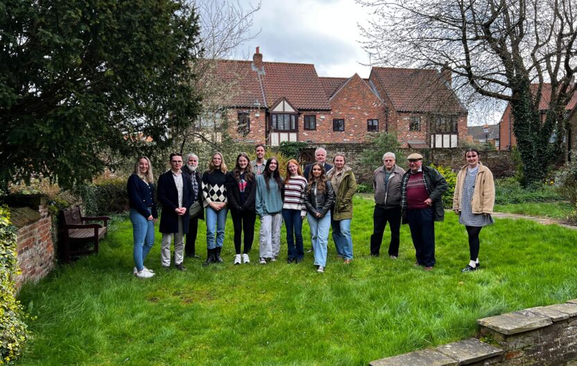 Group photo in front of the friary © Youth Hansa